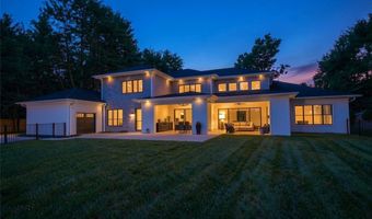 11 Sanctuary Ct, Amherst, NY 14221