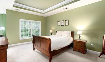 6 Sleepy Hollow Ct, Allentown, NJ 08501
