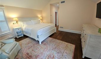 209 Coggeshall Ave, Newport, RI 02840