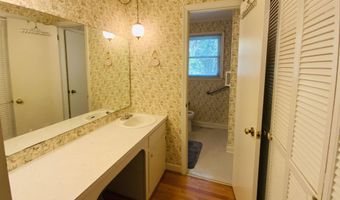 2012 Yelton Dr, Camden, SC 29020