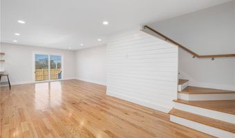 11 Gunning Ct, Middletown, RI 02842