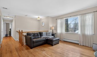 9 Eros Dr, Airmont, NY 10952