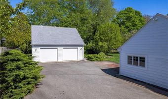 2 Cherry Ln, Bristol, RI 02809
