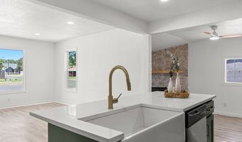 810 NE 6th St, Andrews, TX 79714