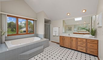 14 Hampton Ct, Algonquin, IL 60102