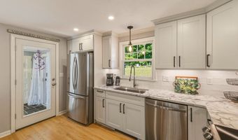 40 Vantana Dr, Bristol, CT 06010