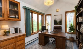 8 Longview Dr, Bow, NH 03304