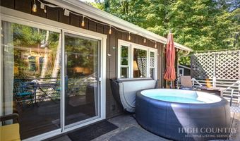 408 Clubhouse Dr, Banner Elk, NC 28604