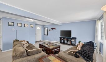 20 Bayview Ln, Amityville, NY 11701