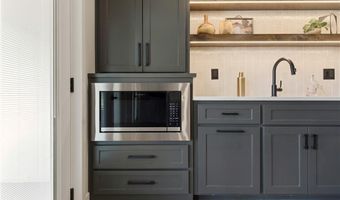 16587 Olive St, Basehor, KS 66007