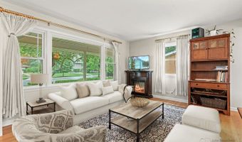 925 S Chestnut Ave, Arlington Heights, IL 60005