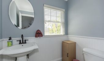 50 Searle Ave, Cranston, RI 02920