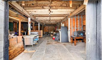 33 W Olive St, Aurora, MO 65605