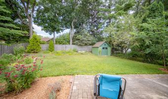 2104 S Circle Dr, Ann Arbor, MI 48103