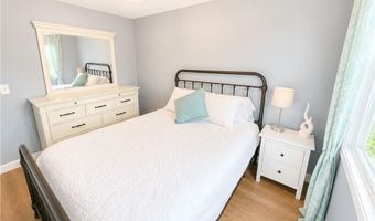 57 Saybrook Ave, Narragansett, RI 02882