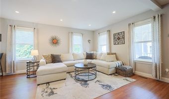48 Garfield Ave, Bristol, RI 02809