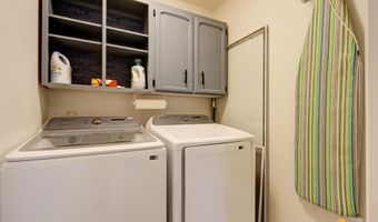 10010 Lone Tree Dr, Anchorage, AK 99507