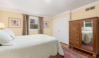 1 Gladridge Dr, East Greenwich, RI 02818