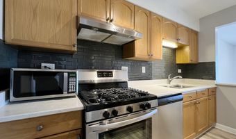 2415 N KENNICOTT Dr N 2D, Arlington Heights, IL 60004