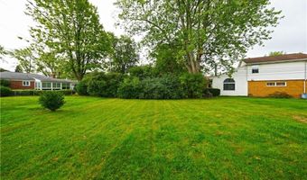 211 Bentham Pkwy E, Amherst, NY 14226