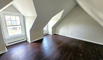 35 Meadow Rd, Clinton, CT 06413