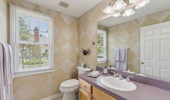 915 Cimarron Oval, Aurora, OH 44202
