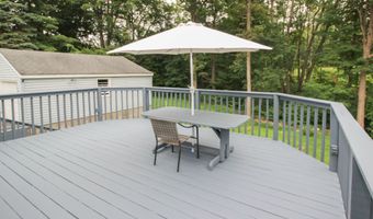 40 Grove Pl, Danbury, CT 06810