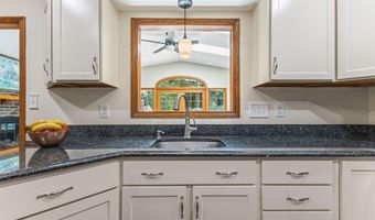 17 Northgate Dr, Albany, NY 12203