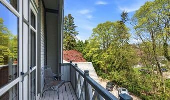 6 Howe Ave 8, Newport, RI 02840