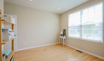 580 N Highlander Way, Addison, IL 60101