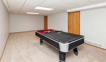 1102 9th Ave SE, Altoona, IA 50009