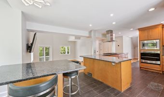 90 Red Hill Rd, Branford, CT 06405