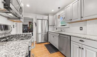 1052 Parkside Dr, Alliance, OH 44601