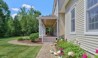 43 Skyline Rd, Bangor, ME 04401
