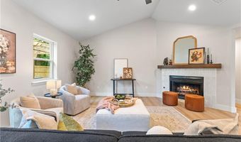 402 SW 11th St, Bentonville, AR 72712