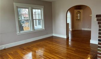 4 Walker St, Lincoln, RI 02865