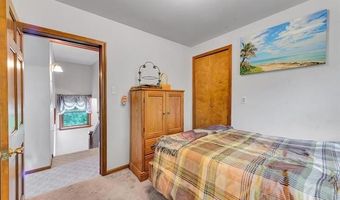 429 Edgewater Dr, Algonac, MI 48001