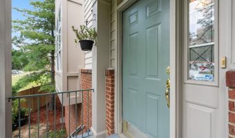 417 CLAYTON Ln, Alexandria, VA 22304