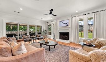 103 NE 7th St, Bentonville, AR 72712