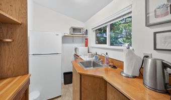 237 B St, Ashland, OR 97520