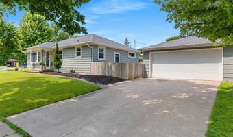 2207 S GREENVIEW St, Appleton, WI 54915