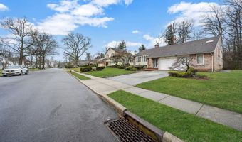 140 Dogwood Rd, Albertson, NY 11576
