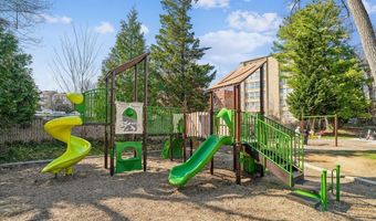 4970 BATTERY Ln 409, Bethesda, MD 20814