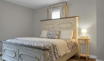 116 Magnolia St, Bonneau, SC 29431