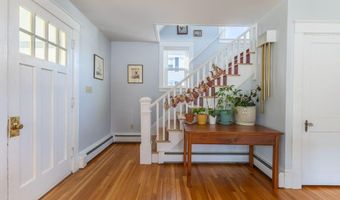 28 Mountainview Ave, Bangor, ME 04401