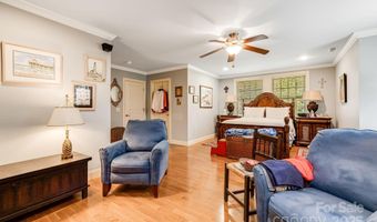 28 Trafalgar Cir, Asheville, NC 28805