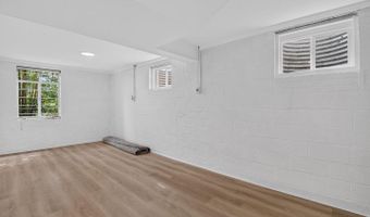 6008 BENALDER Dr, Bethesda, MD 20816