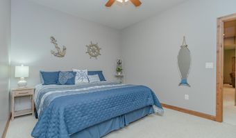 932 Emerald Pines Dr, Arnolds Park, IA 51331