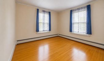 744 Hammond St, Bangor, ME 04401