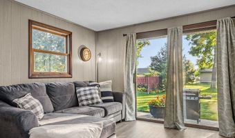 2512 N CHESTWOOD Ct, Appleton, WI 54911